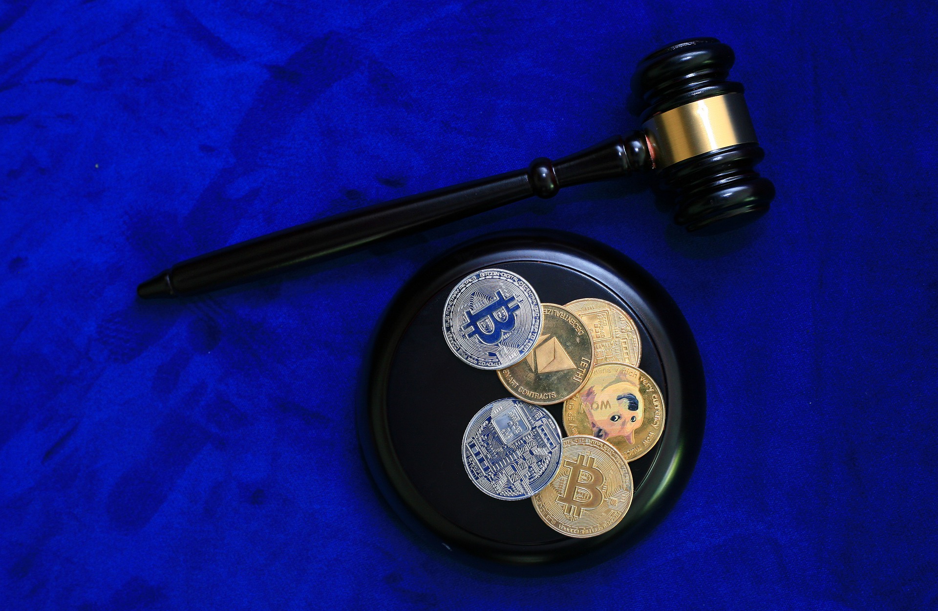 https://media.horasis.org/wp-content/uploads/2021/10/crypto-6722635_1920.jpg