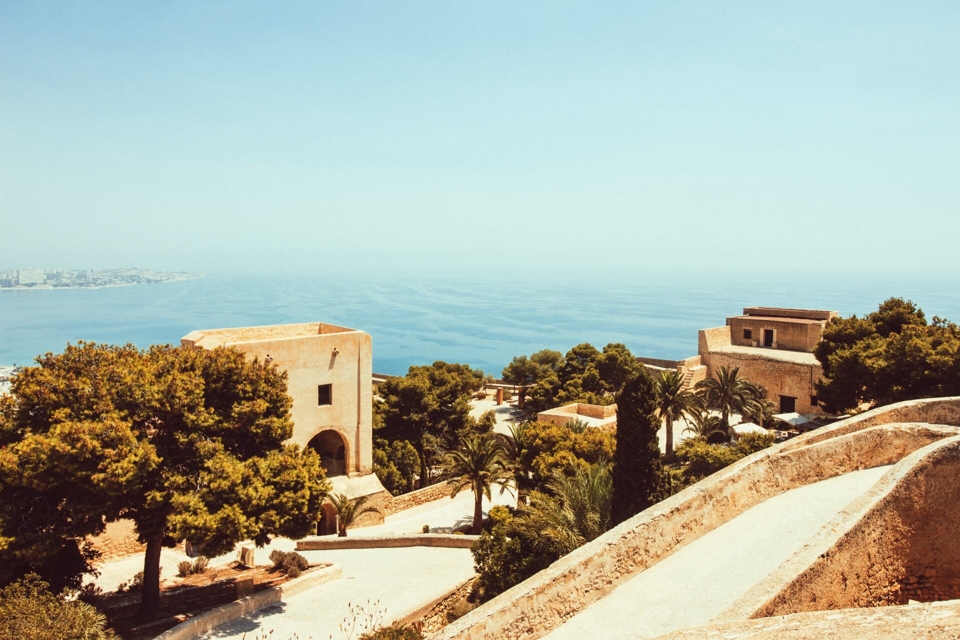 https://media.horasis.org/wp-content/uploads/2022/08/elvis-bekmanis-cOycnq2-Htc-unsplash.jpg